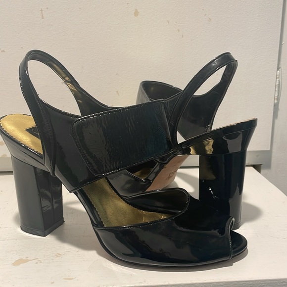 Vince Camuto Shoes - Vince Camaro Black Patent Leather 3 in Platform Heels Size 8 1/2 B